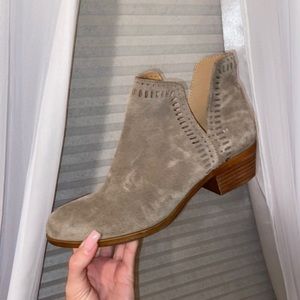 Size 7.5 LuckyBrand booties!